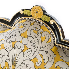 Queen Bee Loveseat